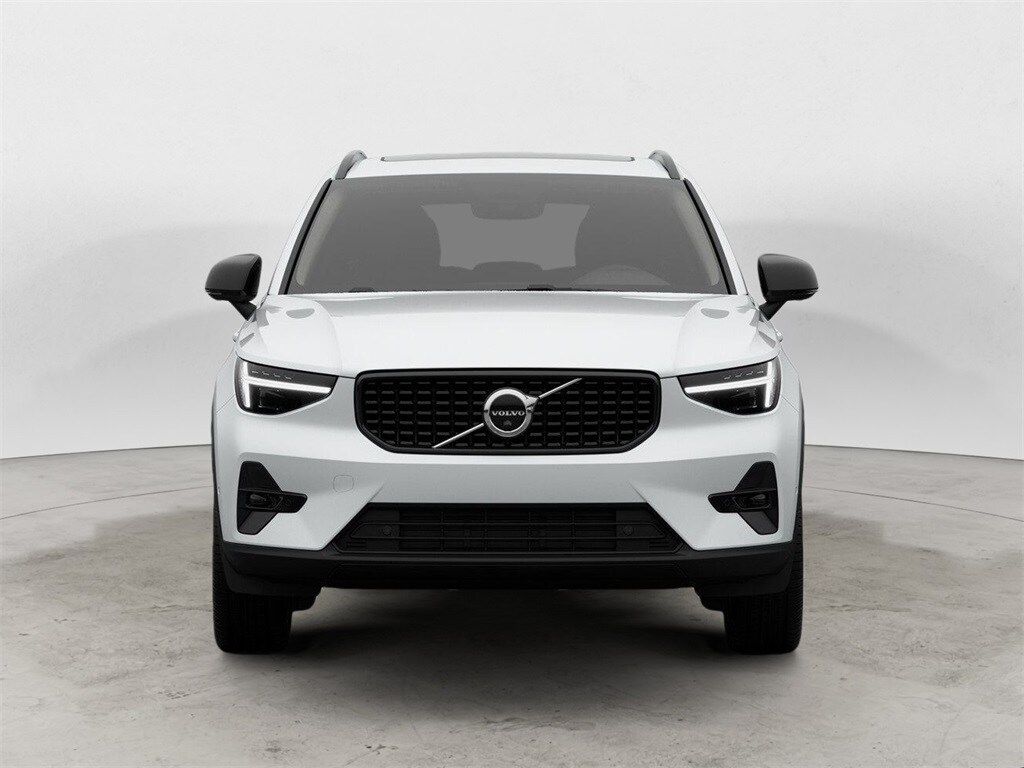 2026 Volvo XC40 Plus photo 2