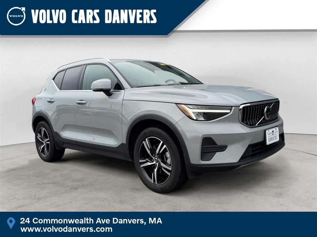 2025 Volvo XC40 Core's photo