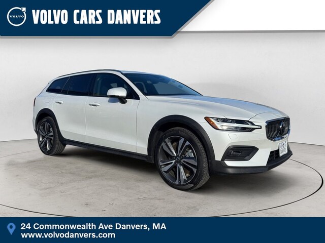 2025 Volvo V60 Cross Country B5 Plus Wagon