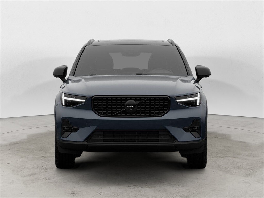 2026 Volvo XC40 photo 2