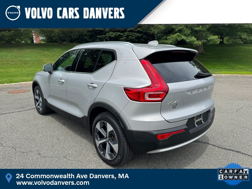 2023 Volvo XC40 Plus photo 3