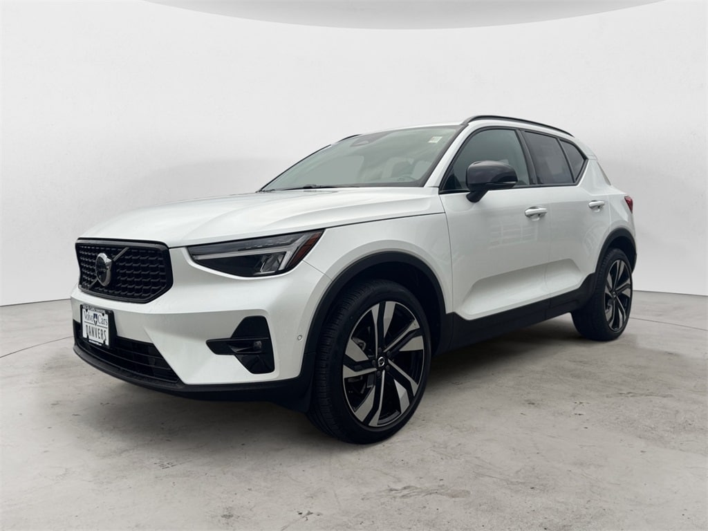 Certified 2025 Volvo XC40 B5 Plus Dark Theme SUV