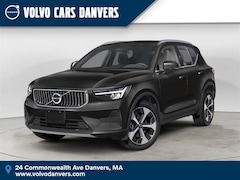2025 Volvo XC40 B5 Plus Dark Theme SUV