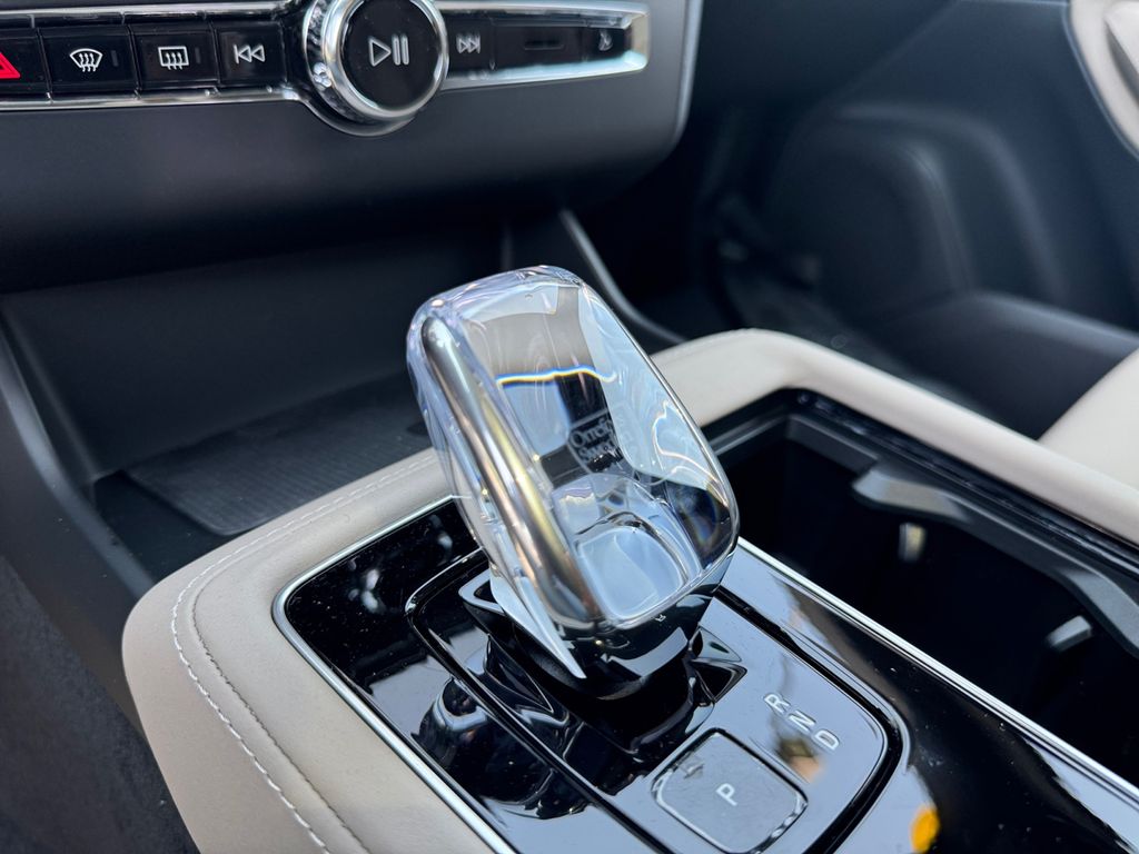 2026 Volvo XC90 Plus - Photo 17