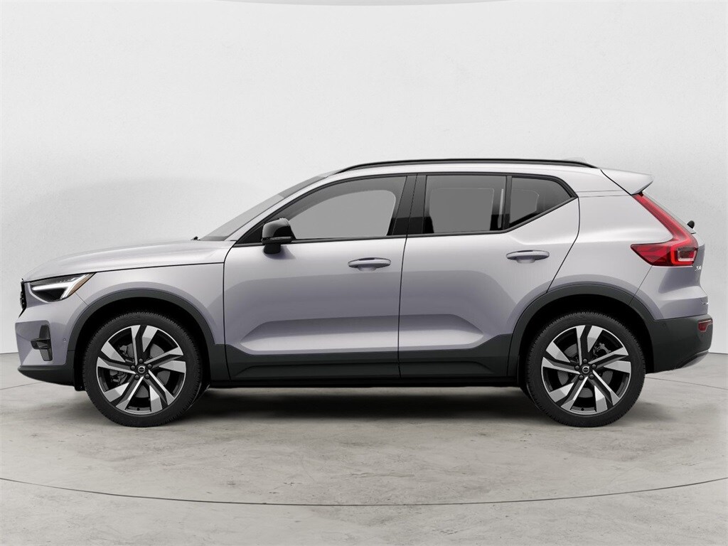 2025 Volvo XC40 Plus photo 2