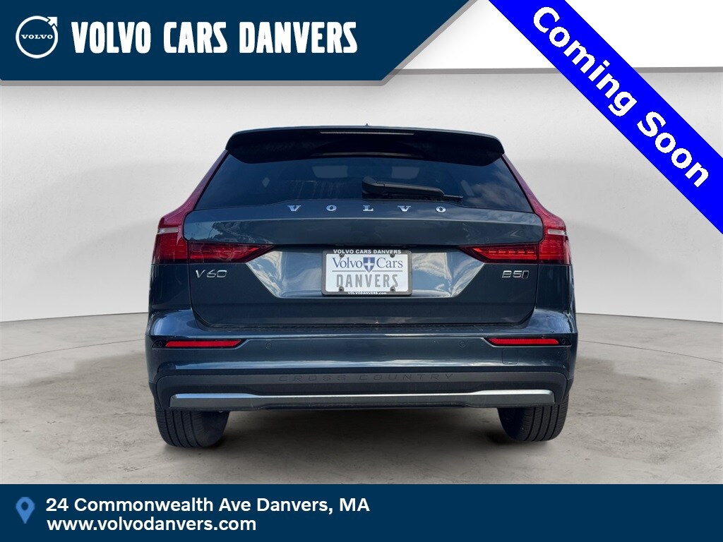 2025 Volvo V60 Cross Country B5 Plus photo 4