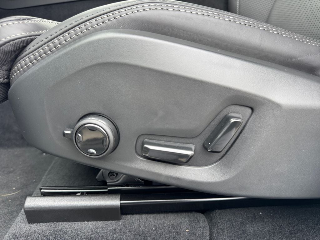 2026 Volvo XC60 Ultra - Photo 13