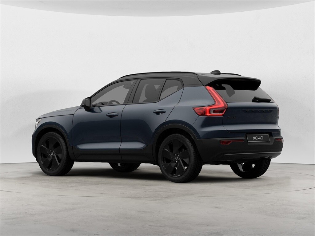2026 Volvo XC40 photo 4