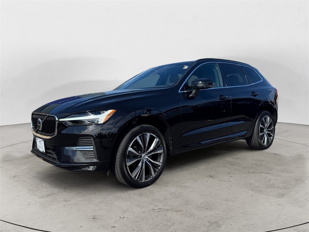 2022 Volvo XC60 B5 Momentum photo 2