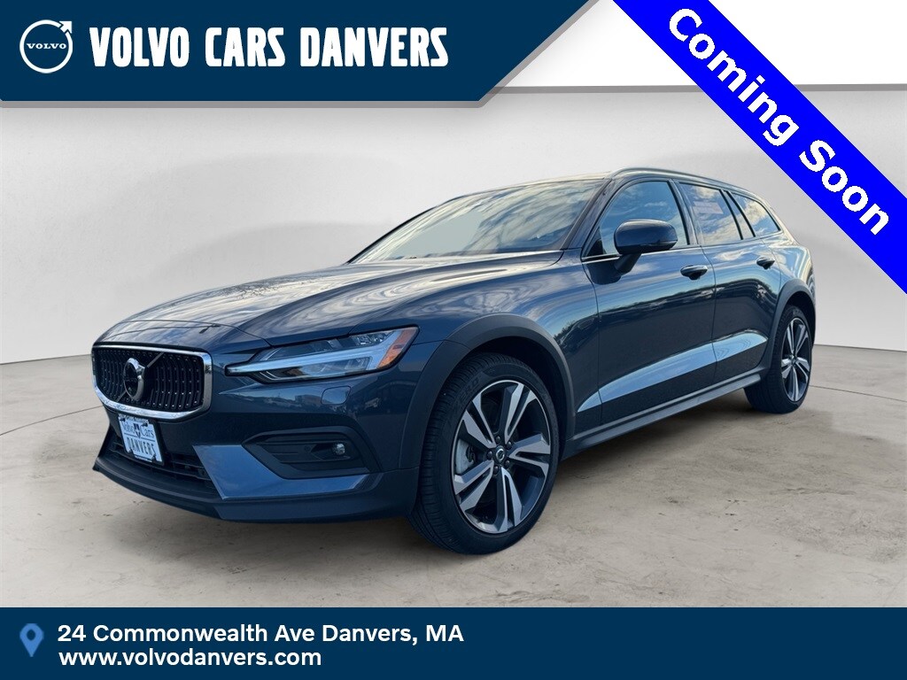 2025 Volvo V60 Cross Country B5 Plus photo 2