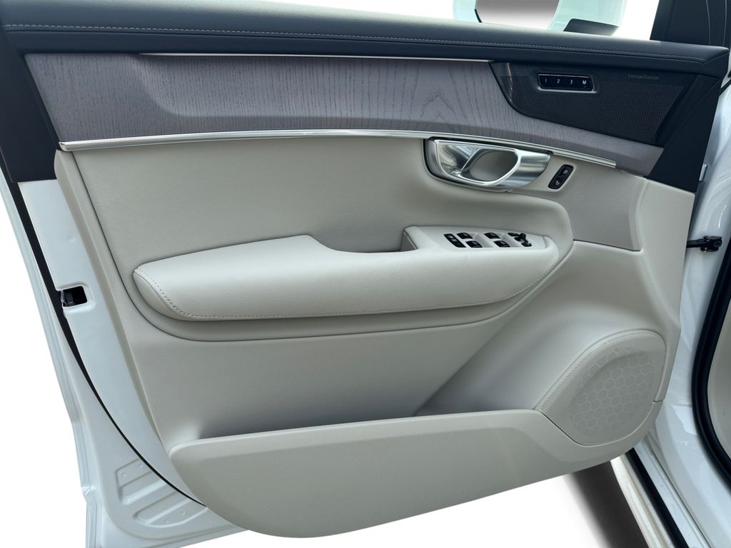 2026 Volvo XC90 Ultra - Photo 11