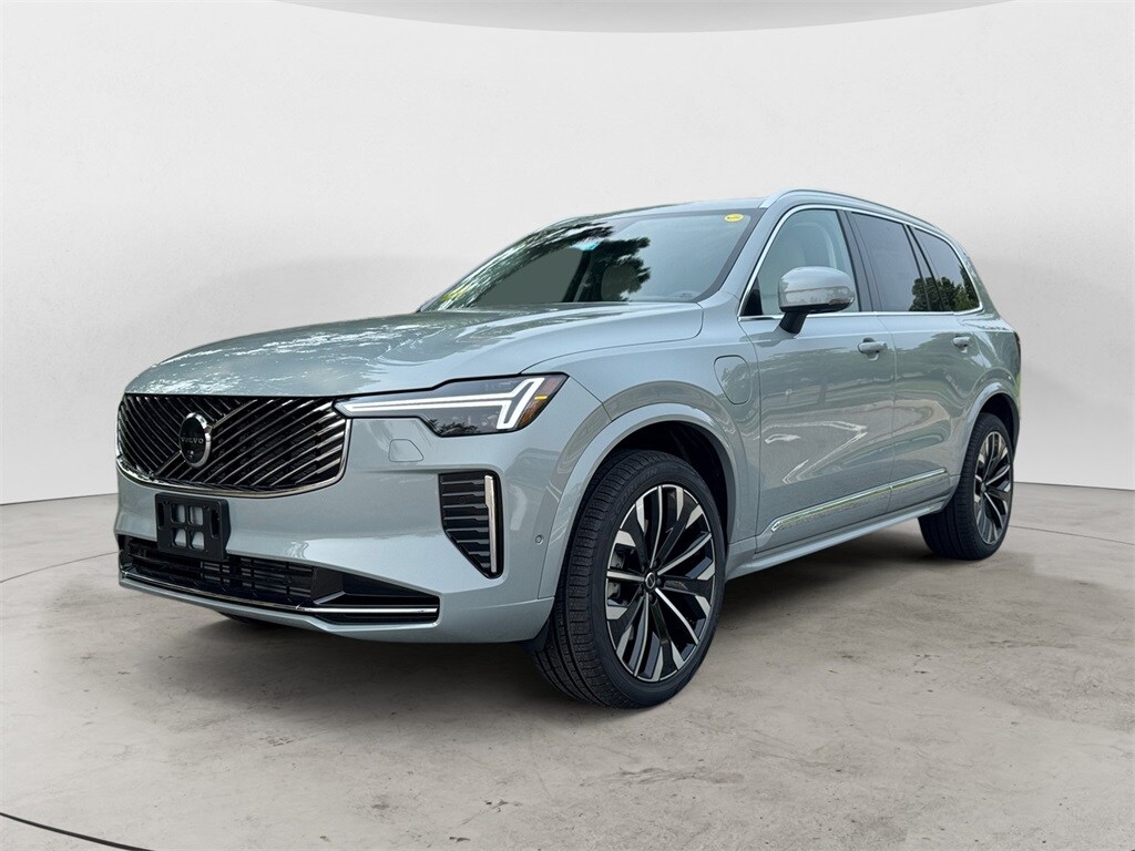 2026 Volvo XC90 T8 photo 2