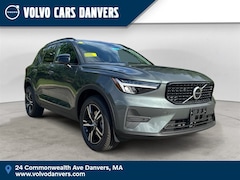 2026 Volvo XC40 B5 Core SUV
