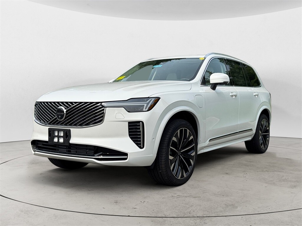 2026 Volvo XC90 T8 photo 2