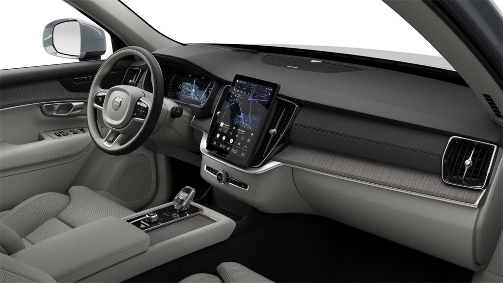 2026 Volvo XC90 T8 photo 3