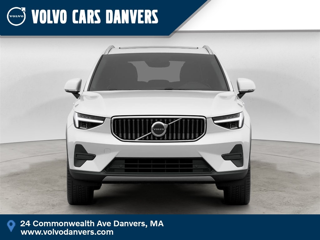 2025 Volvo XC40 Core's photo