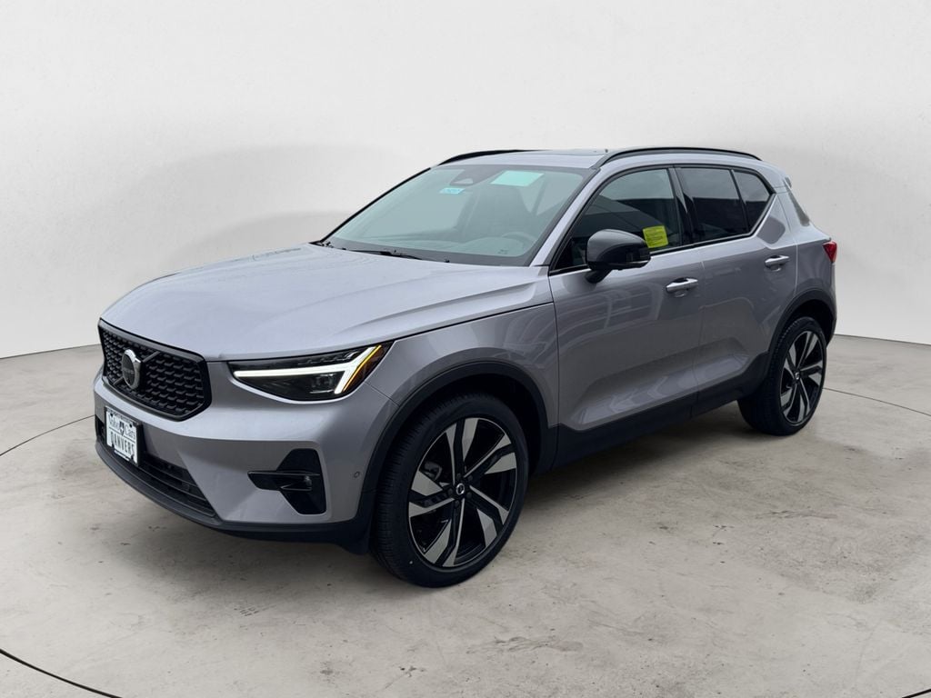 New 2026 Volvo XC40 B5 Ultra SUV