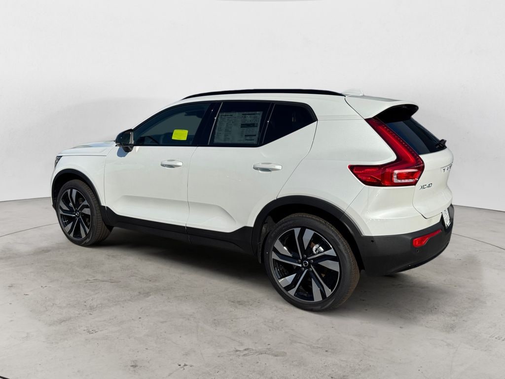 New 2026 Volvo XC40 B5 Plus SUV