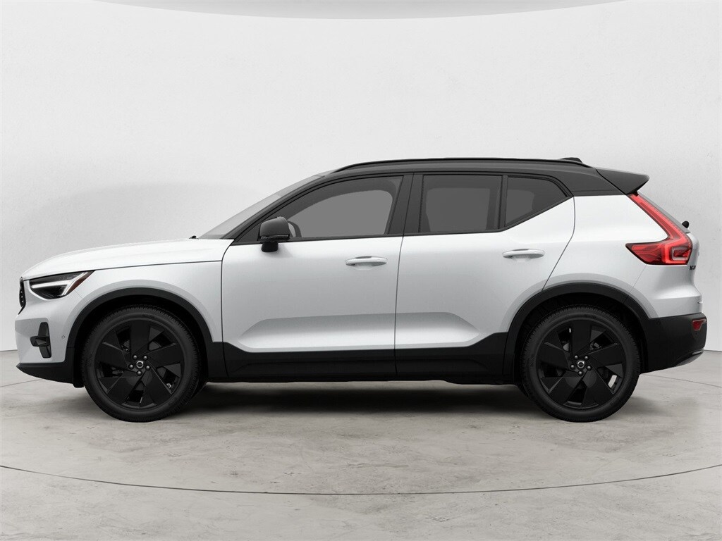 2026 Volvo XC40 photo 2