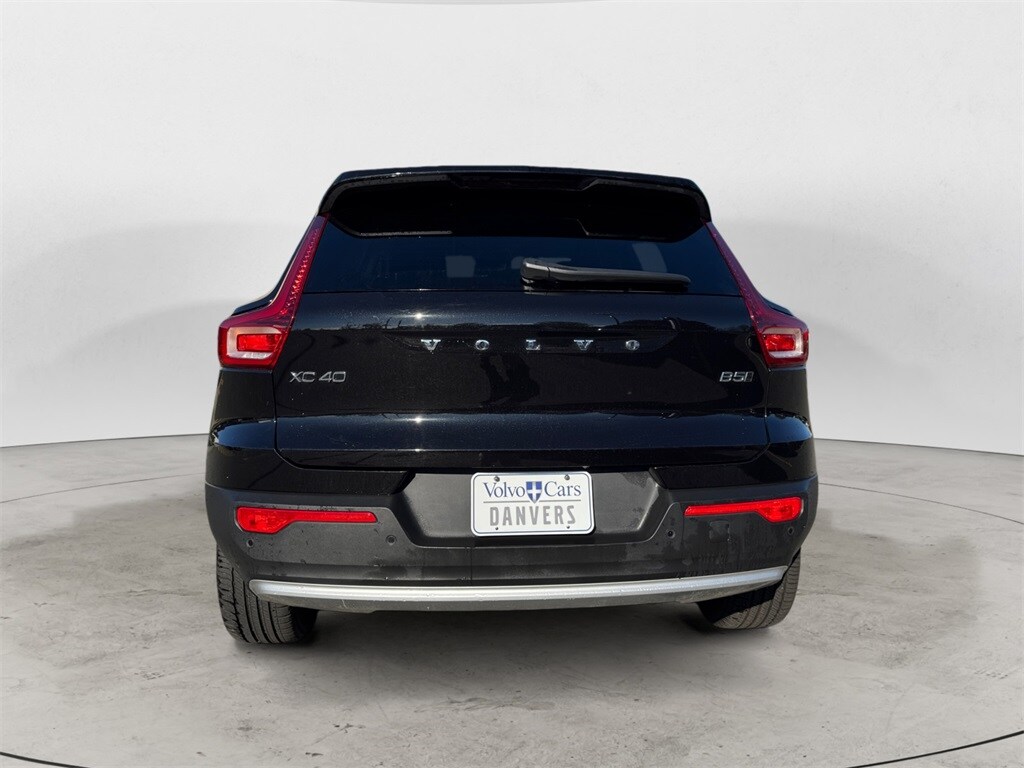 2025 Volvo XC40 Plus photo 2