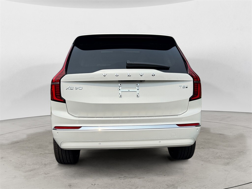 2026 Volvo XC90 T8 photo 4
