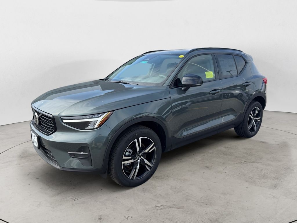 New 2026 Volvo XC40 B5 Core SUV