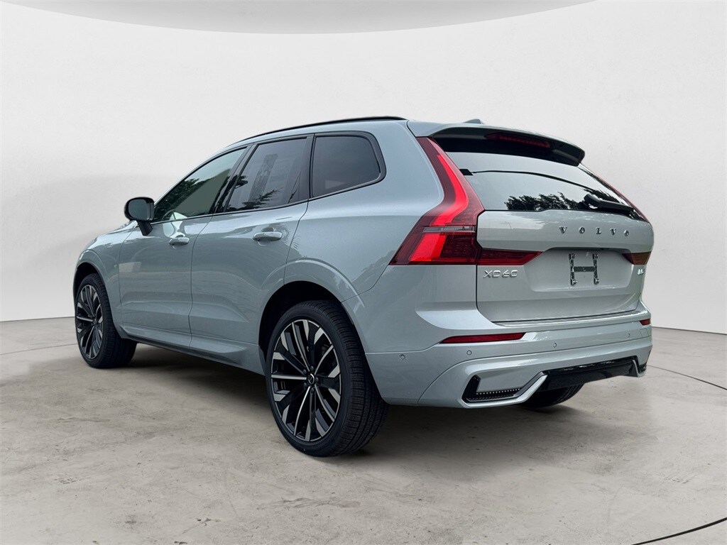 2026 Volvo XC60 B5 photo 3