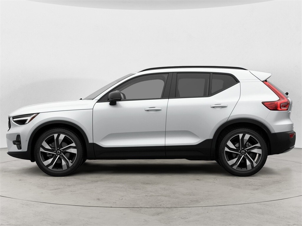 2026 Volvo XC40 Plus photo 3