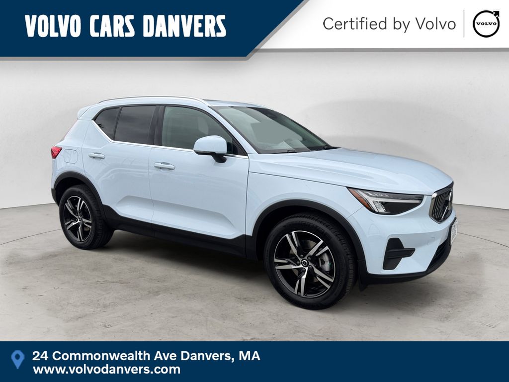 2025 Volvo XC40 SUV 
