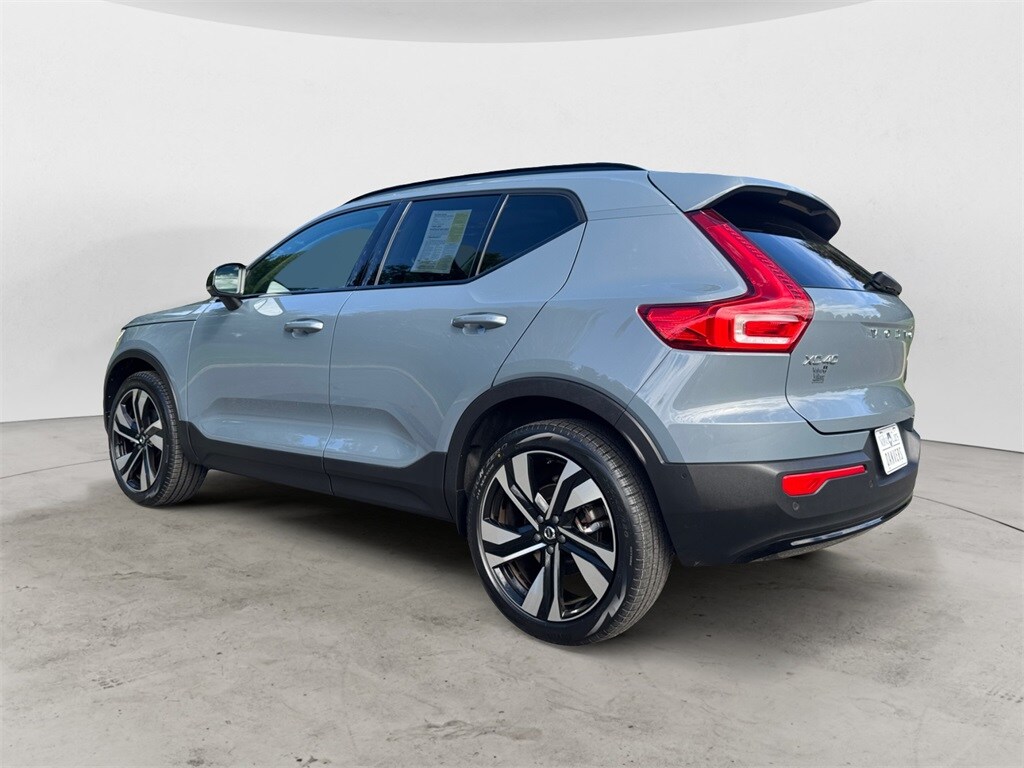 2023 Volvo XC40 Ultimate photo 3