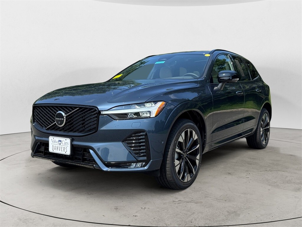 2026 Volvo XC60 B5 Plus photo 2