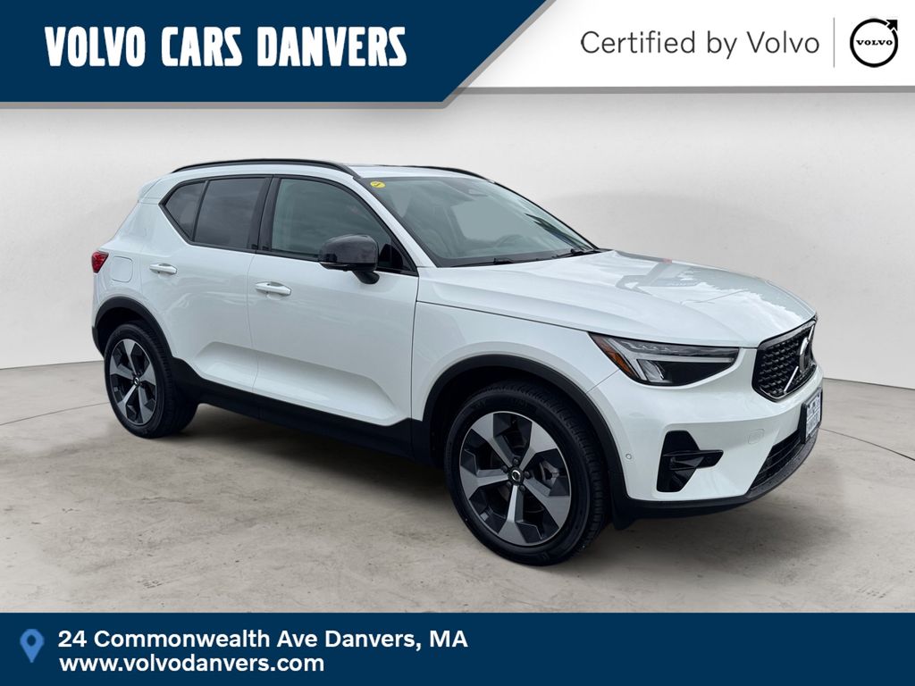 2025 Volvo XC40