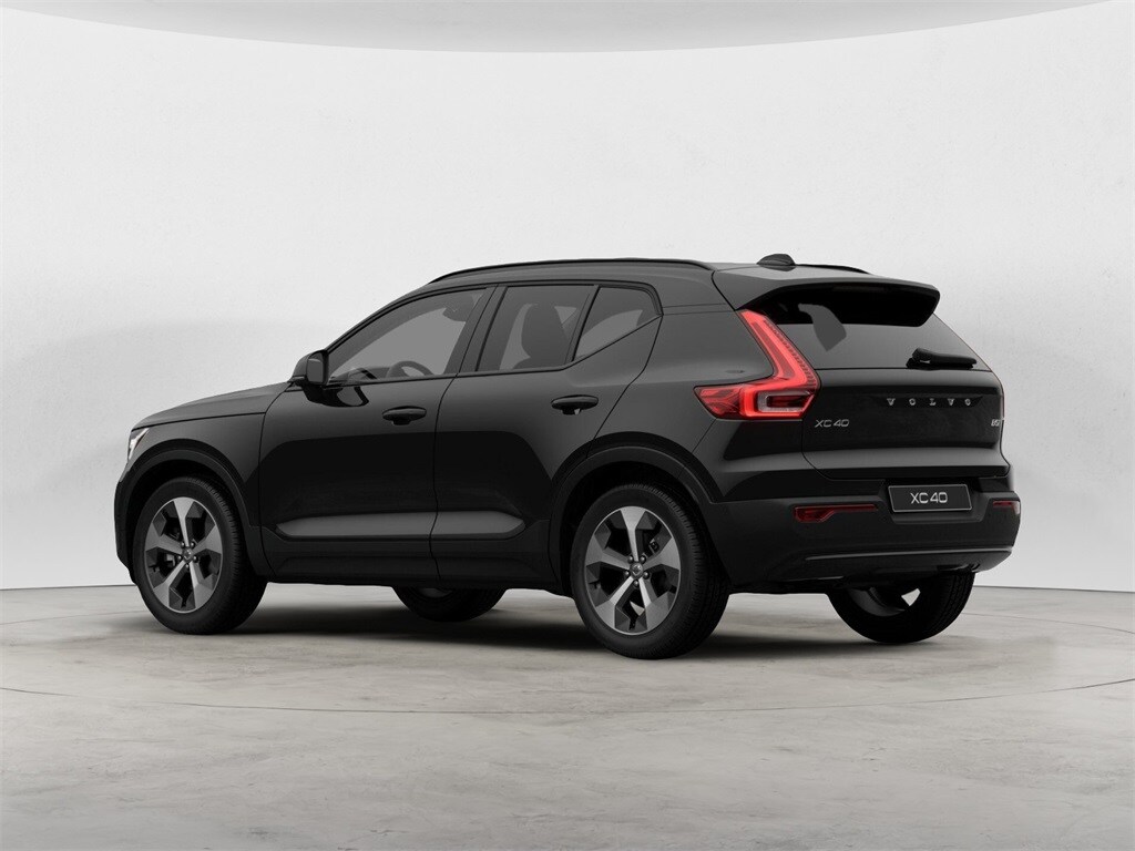 2026 Volvo XC40 Plus photo 4