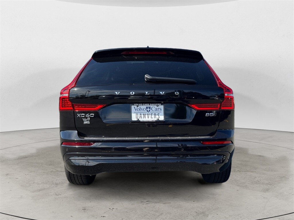 2022 Volvo XC60 B5 Momentum photo 4