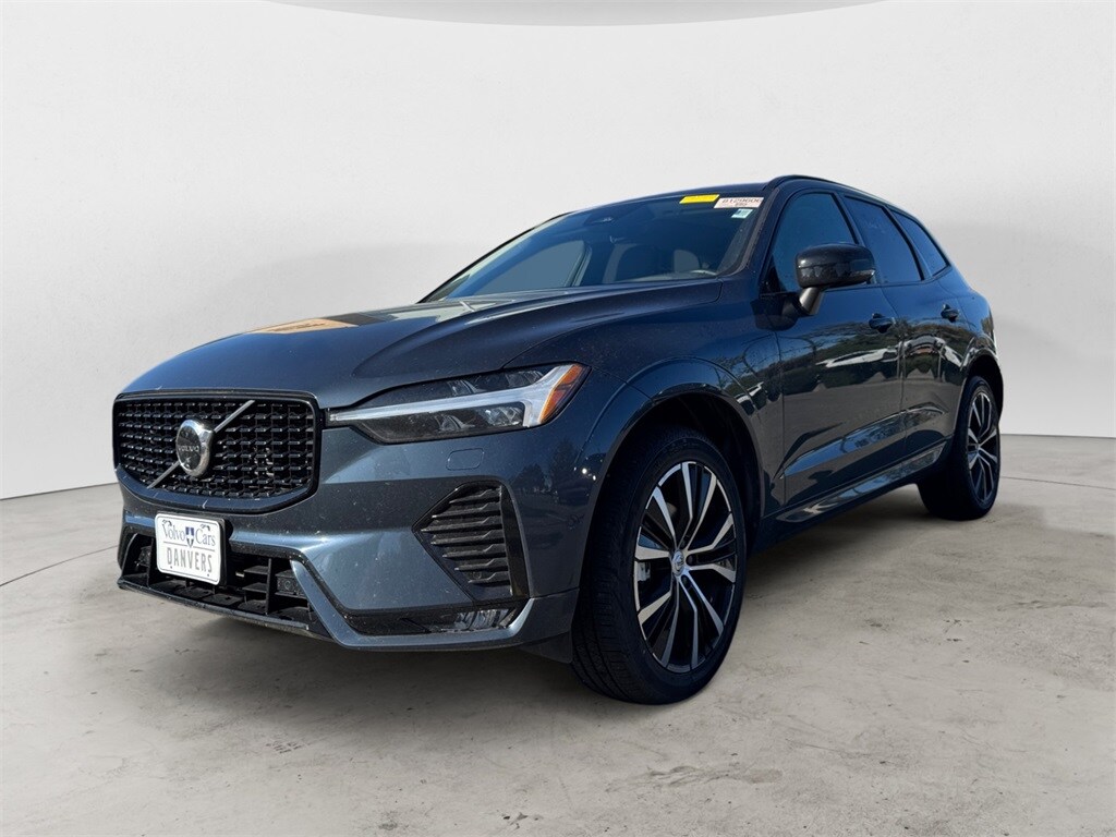 2025 Volvo XC60 B5 Plus photo 2