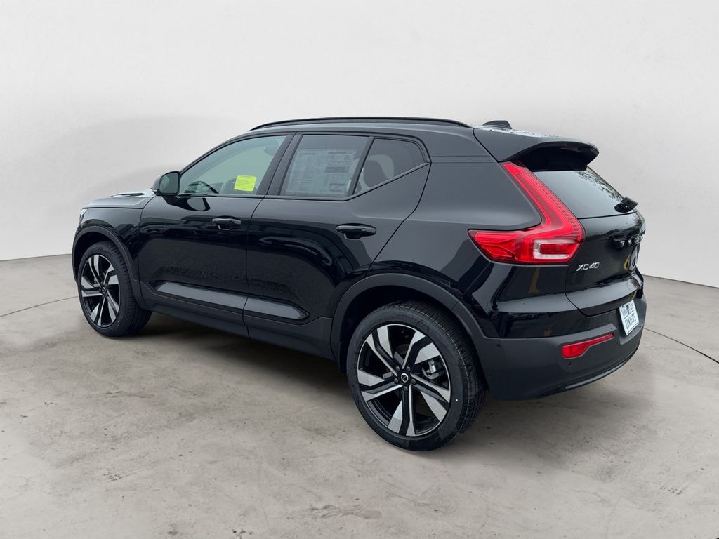 New 2026 Volvo XC40 B5 Ultra SUV
