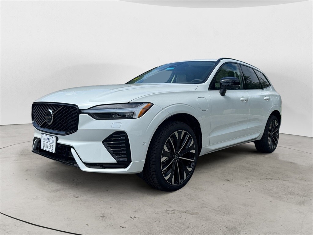 2026 Volvo XC60 Hybrid T8 photo 2
