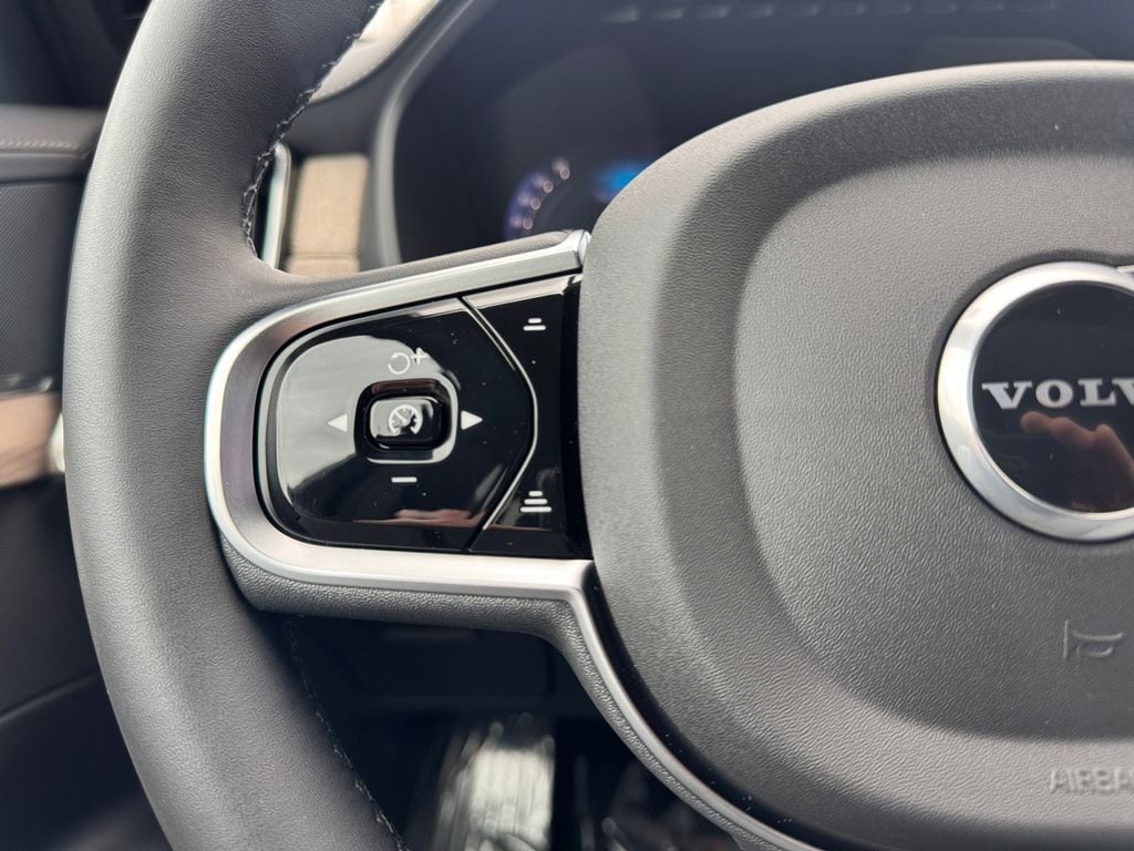 2025 Volvo XC90 Core - Photo 14