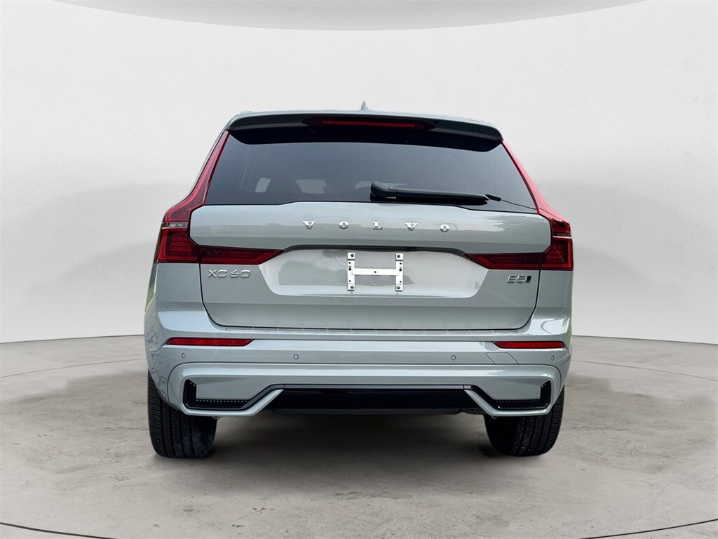 2026 Volvo XC60 B5 photo 4