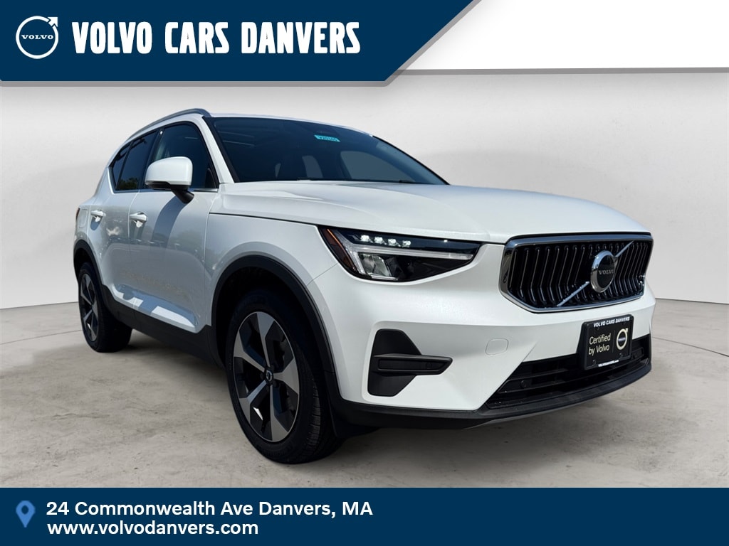 2025 Volvo XC40 B5 Core Bright Theme