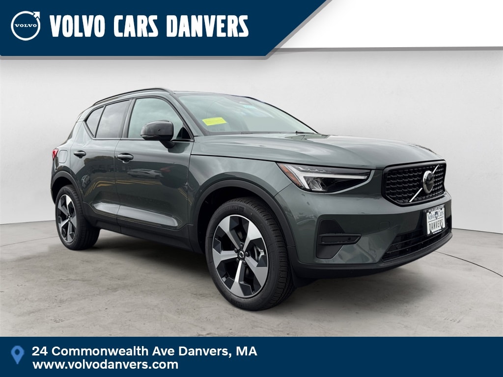 New 2026 Volvo XC40 B5 Core SUV