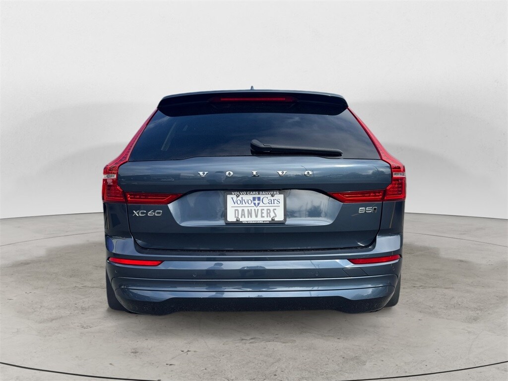 2022 Volvo XC60 B5 Momentum photo 4