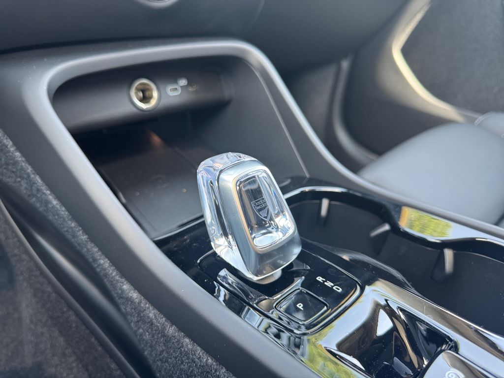2026 Volvo XC40 Plus - Photo 17