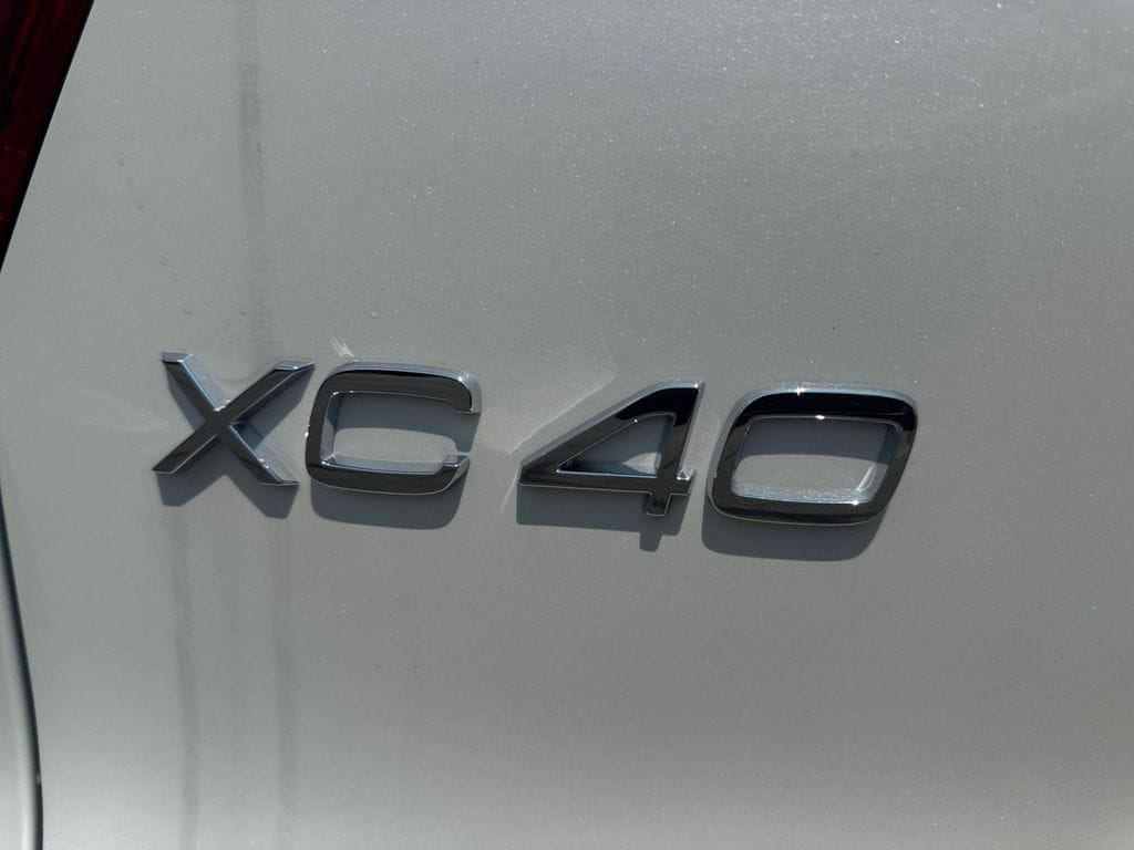 2026 Volvo XC40 Plus - Photo 9