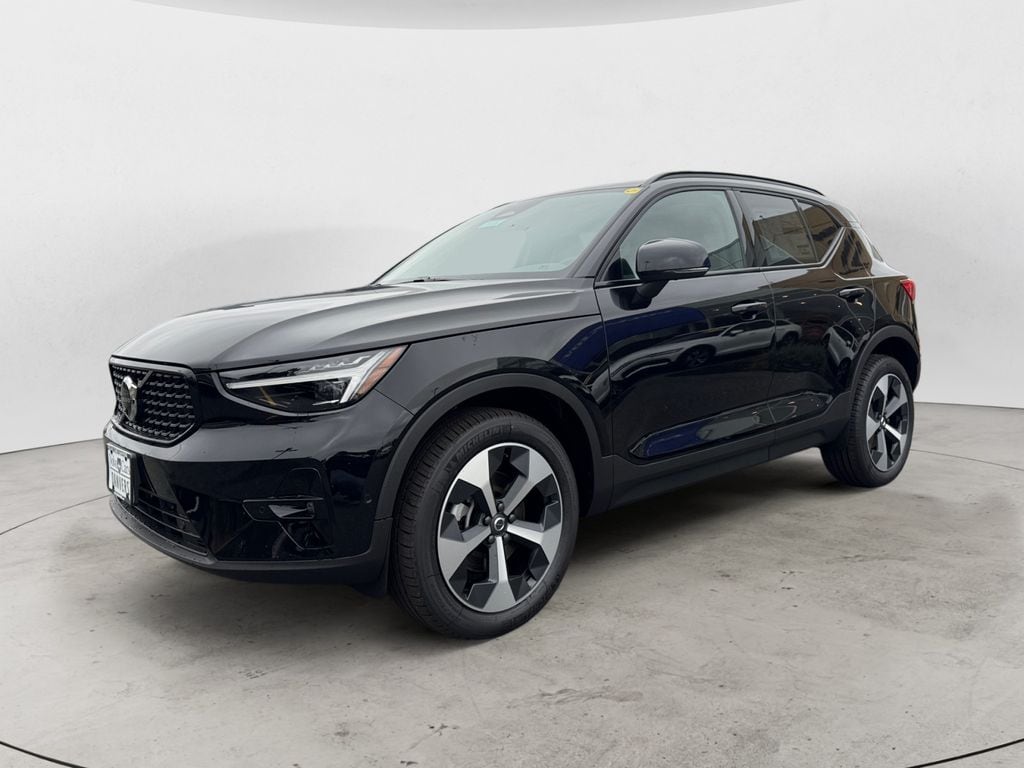 New 2026 Volvo XC40 B5 Plus SUV