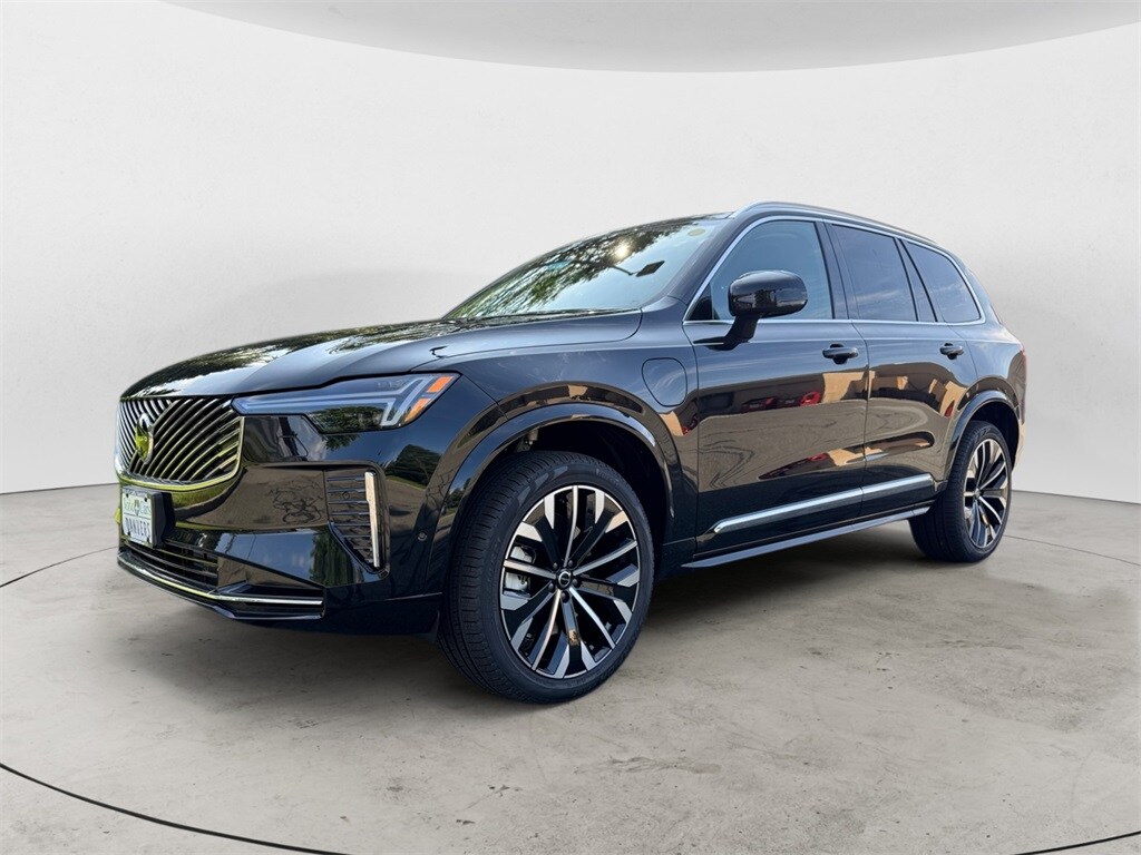2026 Volvo XC90 T8 photo 2
