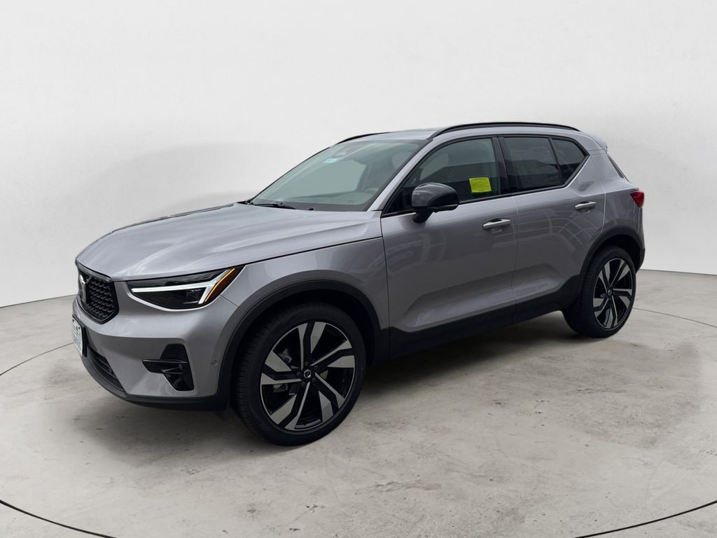 New 2026 Volvo XC40 B5 Ultra SUV