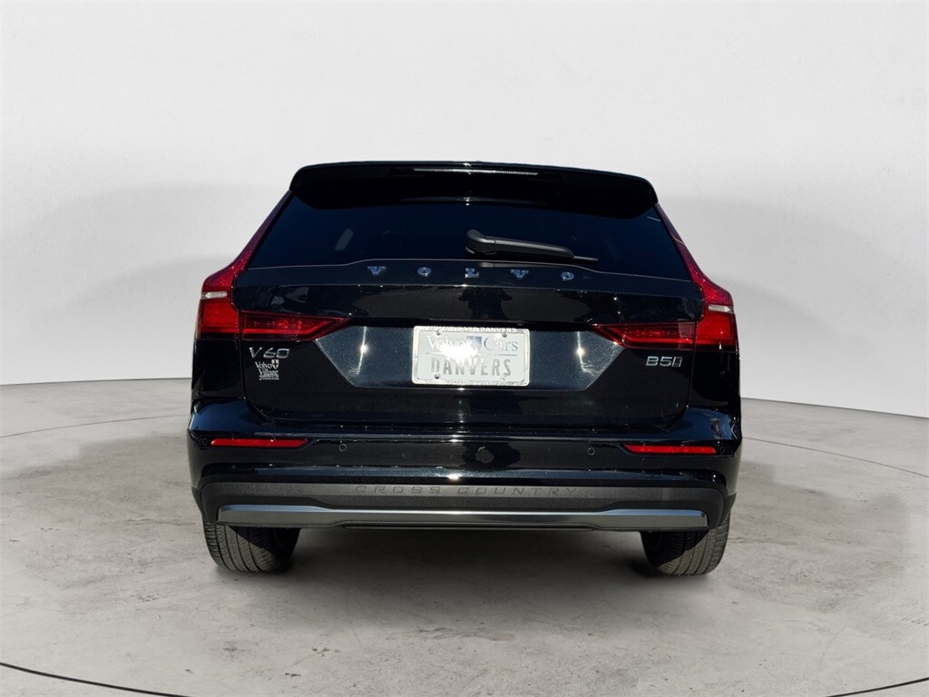 2025 Volvo V60 Cross Country B5 Plus photo 4