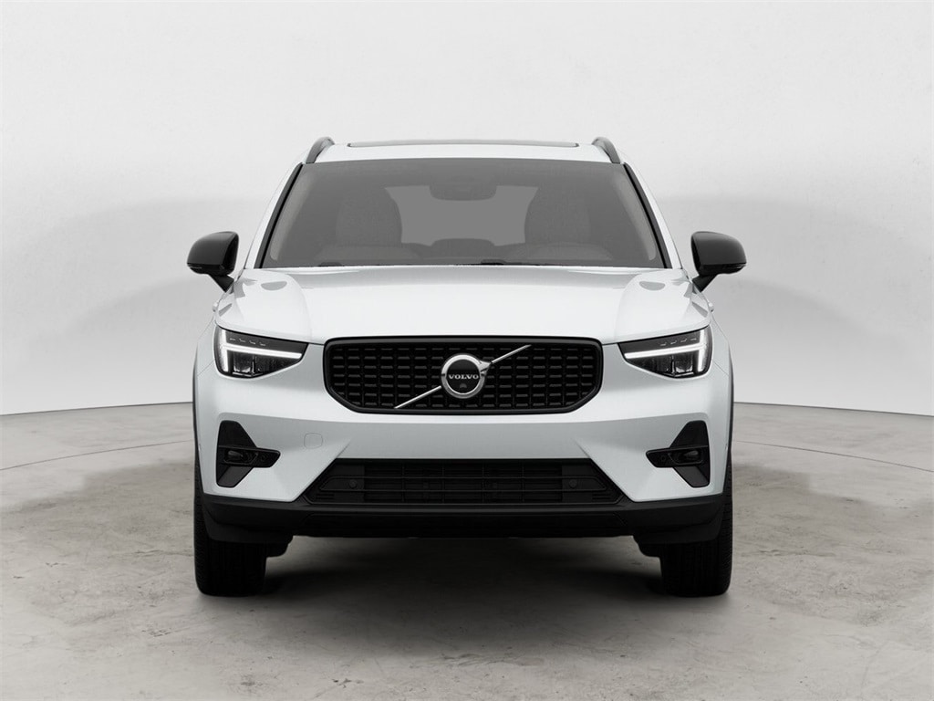 2026 Volvo XC40 Plus photo 2