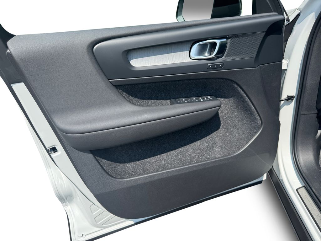 2026 Volvo XC40 Plus - Photo 11